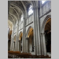 Collégiale Notre-Dame de Poissy, photo Pierre Poschadel, Wikipedia, Nef, élévation nord.JPG